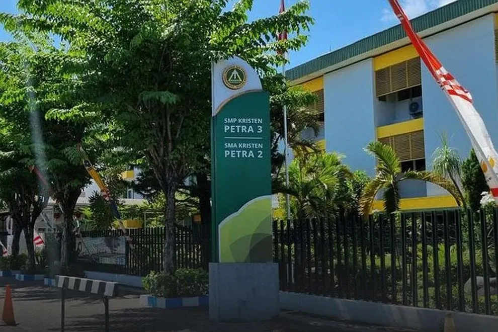 Viral! Tolak Iuran Keamanan Rp35 Juta Per Bulan, Akses Jalan SMP dan SMA Petra Surabaya Ditutup Warga
