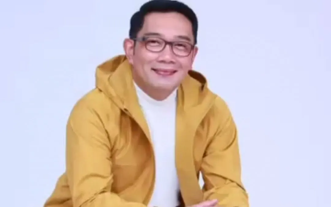 Ridwan Kamil mengunjungi UMKM yang ada di Banjir Kanal Timur. Ridwan Kamil mendapatkan curhatan dari warga di sana.