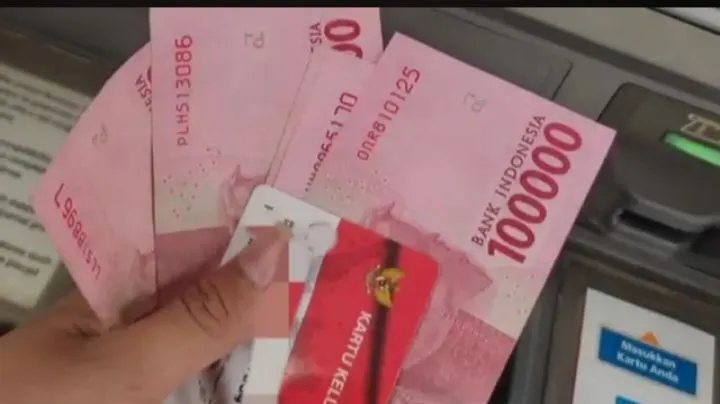 Pembagian Kartu Keluarga Sejahtera baru kepada KPM peralihan Pos ke KKS sudah berangsur dilakukan oleh  Kemensos.