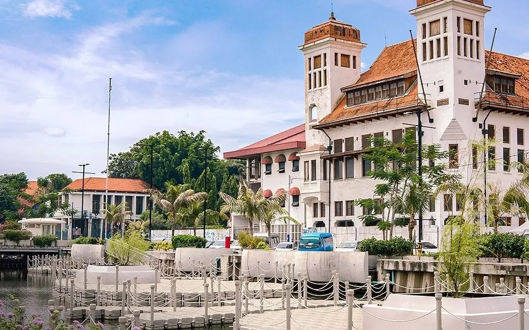 Bagi kamu yang berdomisili di Jakarta ada beberapa public space dengan arsitektur unik dan bisa kamu kunjungi untuk mengisi waktu luang.