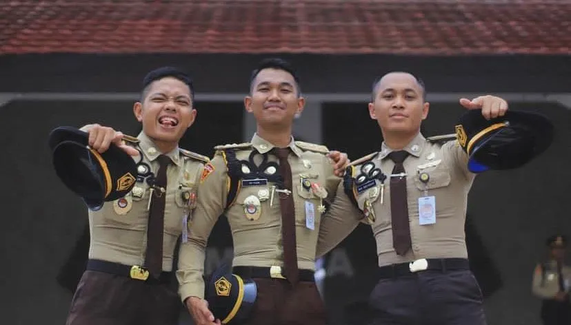 Lantas, apa saja sih keuntungan yang akan diterima oleh taruna taruni yang sedang menempuh pendidikan di Sekolah Kedinasan?