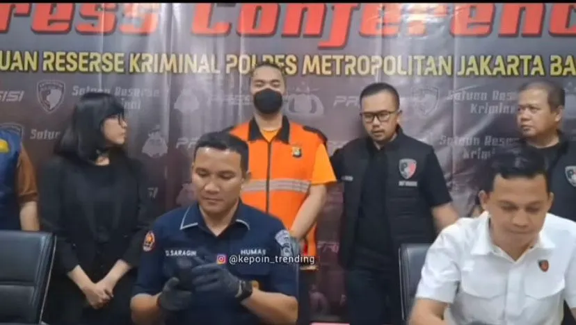 Eks Manajer Fuji Utami, Batara Ageng (baju tahanan)