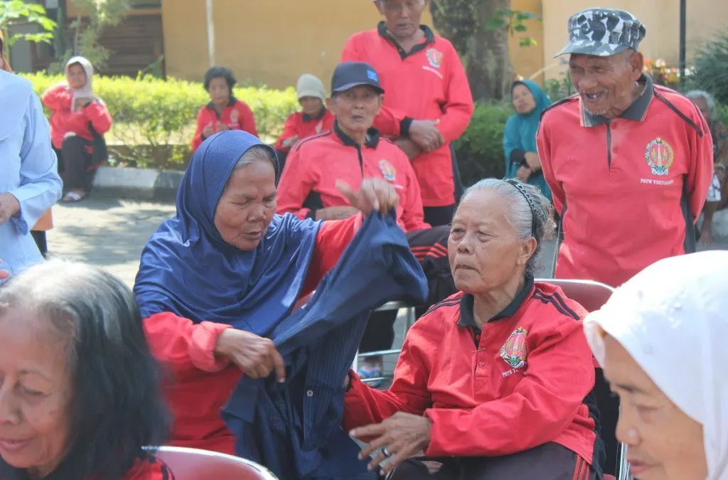 5 Ide Lomba Sambut HUT RI 17 Agustus 2024 yang Cocok untuk Lansia, Meriah dan Bikin Ngakak