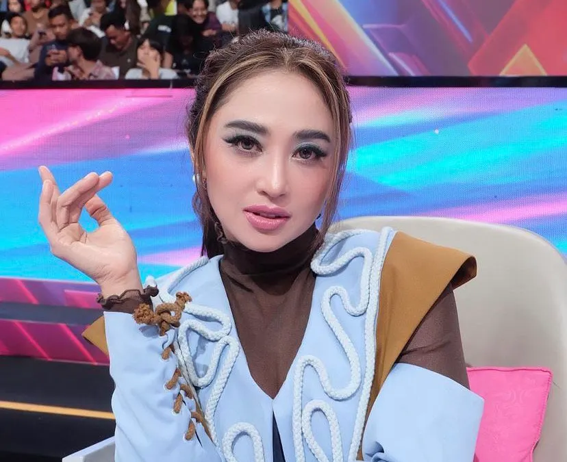 Dewi Perssik soal isu pernah jadi mantan Ahmad Dhani
