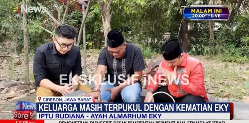 Iptu Rudiana Nangis di Makam Eky