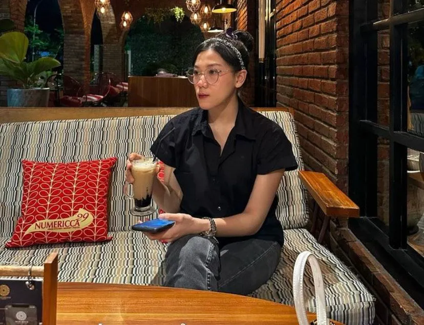 Bella Damaika, Selingkuhan Elmer Syaherman