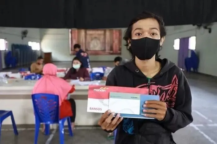 Kira-kira, BLT apa yang cair sebesar Rp600 ribu lewat PT Pos Indonesia tersebut? Simak informasi terbaru berikut ini.