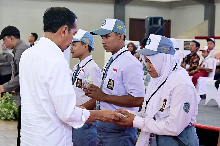 Bantuan sosial Program Indonesia Pintar atau PIP, merupakan bantuan sosial yang mulai diprakarsai pada tahun 2014.