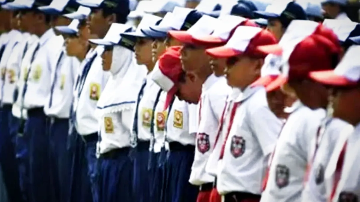 Kabarnya saat ini, banyak anak dengan usia yang tergolong tua, seperti 10, 11, hingga 12 tahun, baru masuk Sekolah Dasar (SD).
