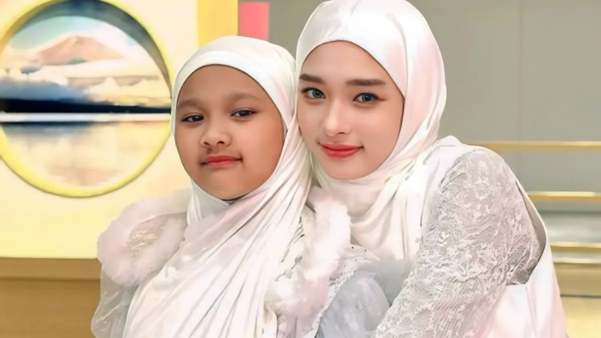 Inara Rusli dan anak pertamanya, Starla yang berencana menjenguk Virgoun bersama-sama.