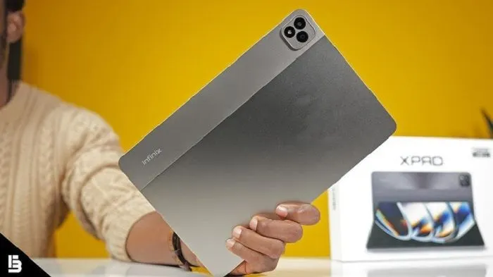 Infinix XPad unggul dengan refresh rate 90Hz dan kecerahan hingga 440 nits, jauh melampaui Samsung Tab A9 yang memiliki kecerahan 51 nits.