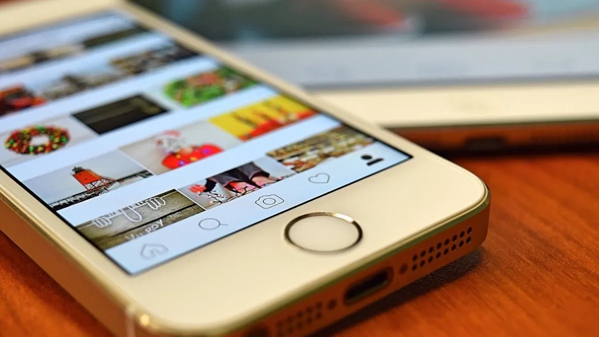 Instagram memungkinkan penggunanya untuk berbagi foto dan video, membuat Reels, mengedit foto dan video, dan berinteraksi dengan orang lain.