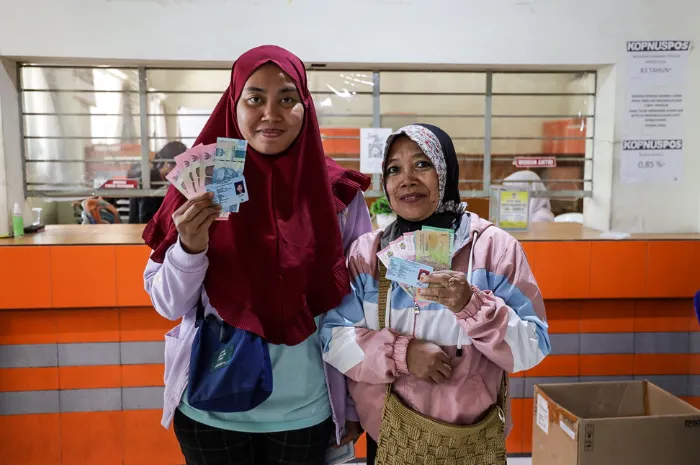 Pada bulan Oktober ini tidak hanya bansos reguler yang cair tapi juga ada bansos non reguler yang memang dijadwalkan untuk dicairkan.