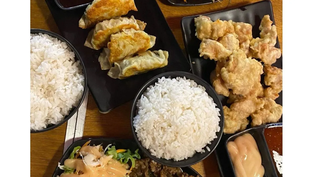 Jakarta Selatan dikenal sebagai salah satu kawasan kuliner yang paling hidup di ibu kota, terutama saat malam hari.