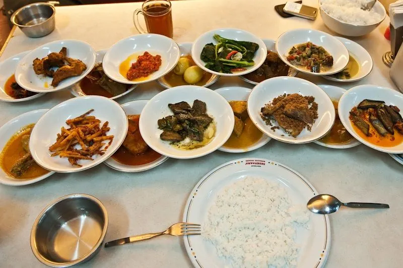 Jakarta ada beberapa rumah makan Padang. Ada Rumah Makan Padang di daerah Jakarta Barat yang menjadi pilihan warga atau rekomendasi.
