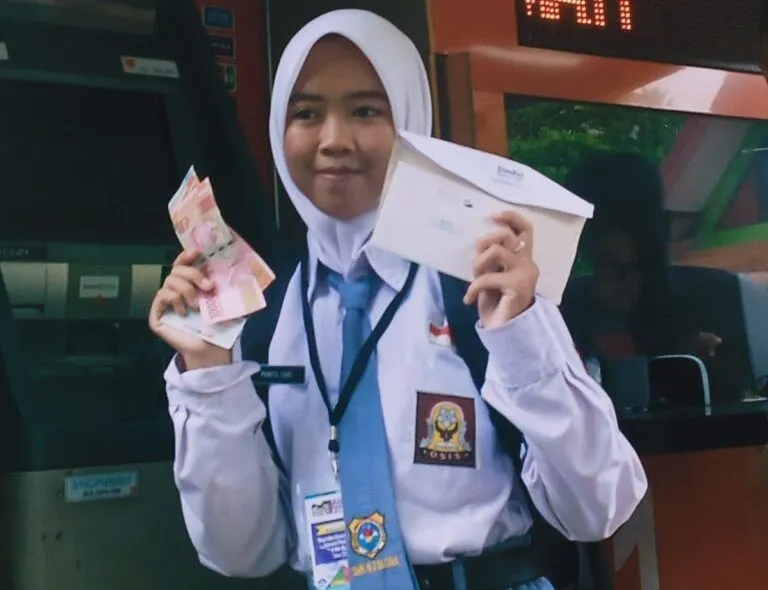 Jika Pusdatin telah selesai melakukan verifikasi dan sinkronisasi data maka nama KPM sebagai penerima bansos PKH bisa ditetapkan.