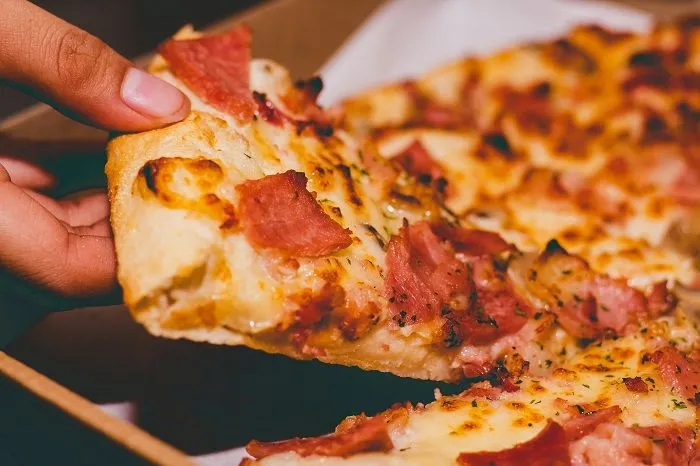 Jika di-list secara urutan terbaik, setidaknya ada tiga restoran pizza terenak di DKI Jakarta.