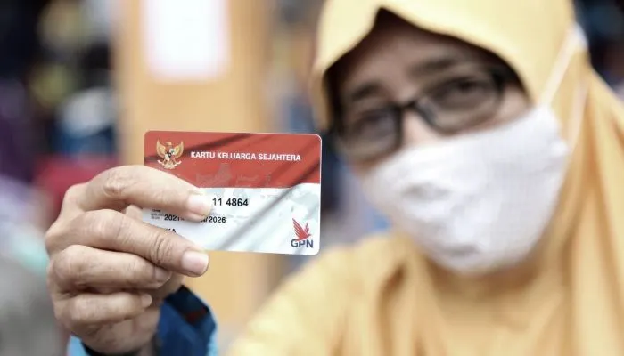 Kabar bagus untuk KPM pemegang kartu KKS Merah Putih, bantuan PKH dan BPNT tahap akhir 2024 akan segera cair.