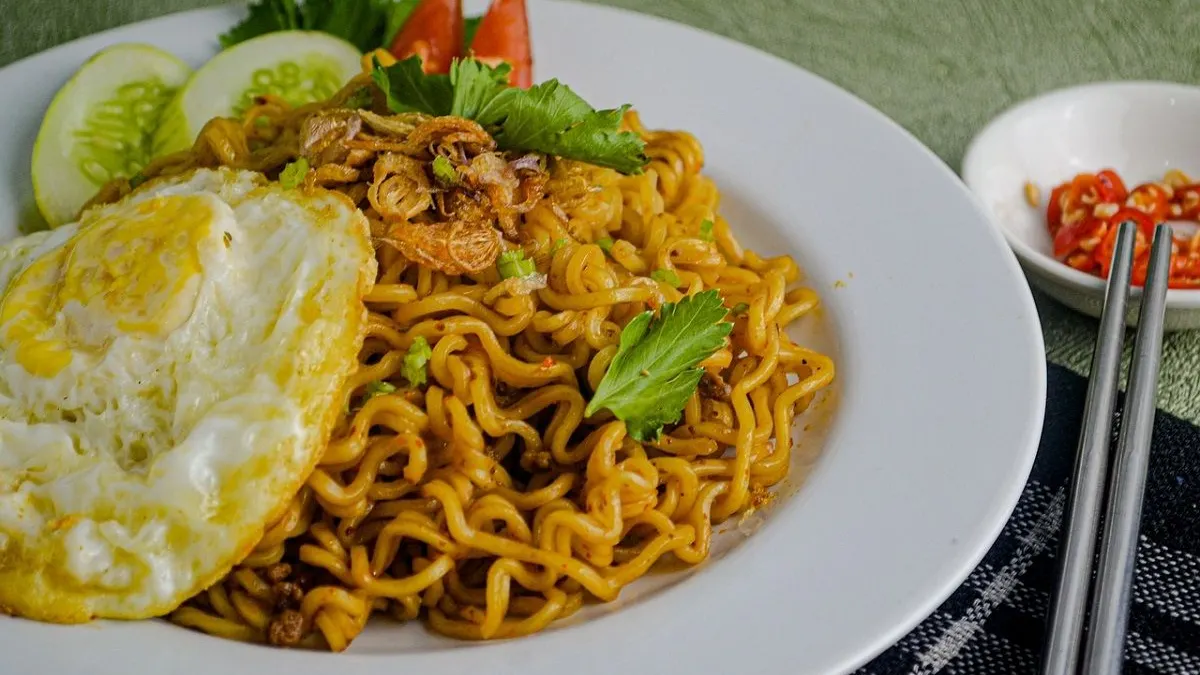 Kesimpulannya, berdasarkan penjelasan dari Dokter Tirta, mie Instan bukan makanan yang berbahaya, tapi memang tidak bergizi.