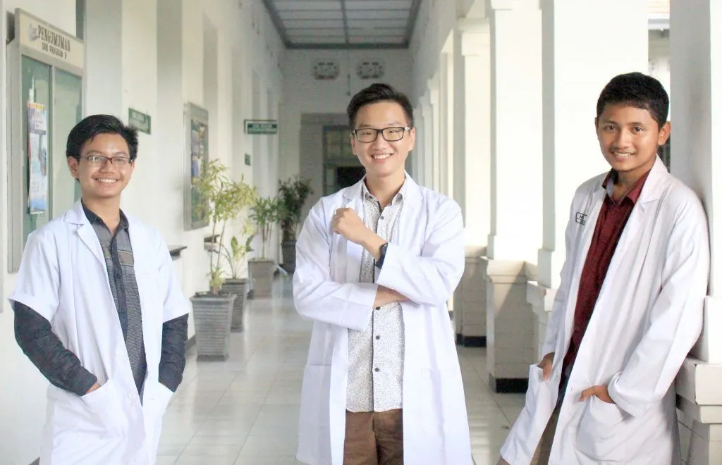 Ilustrsi mahasiswa yang perlu tahu biaya kuliah kedokteran