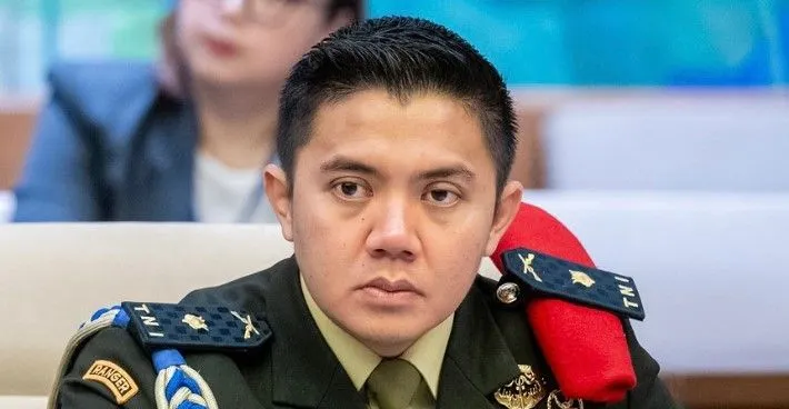 Mayor Teddy resmi jadi Sekretaris Kabinet Merah Putih. Berprestasi di TNI, ia dikenal publik saat mendampingi Prabowo Subianto.