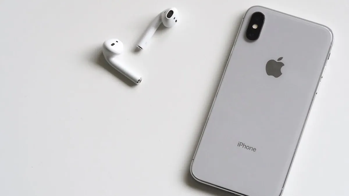 Mengingat pentingnya smartphone bagi kebanyakan orang, maka cara penyimpanan dan cara meletakkannya harus diperhatikan dengan benar.