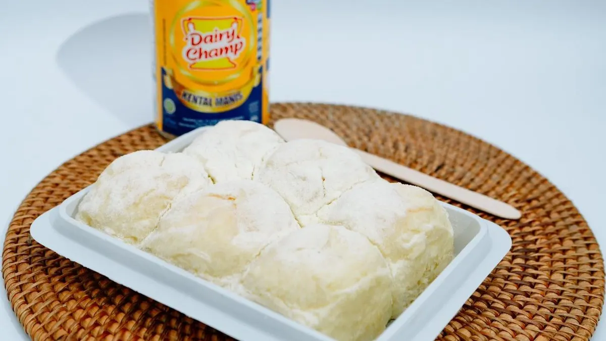 Salah satu tren kuliner yang sedang viral saat ini adalah Milk Bun, roti asal Thailand dengan tekstur lembut dan rasa manis yang memikat.