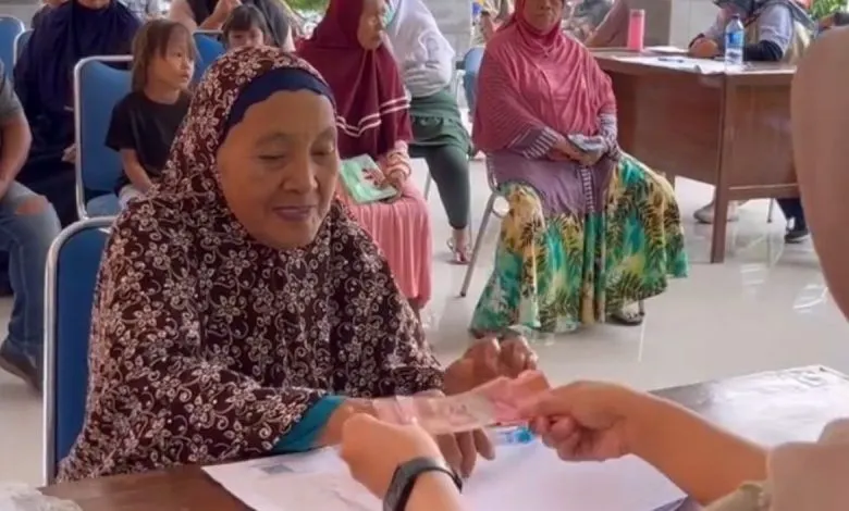 Sejumlah KPM ada yang membagikan cerita kalau dirinya sudah mendapatkan pencairan bantuan sosial senilai Rp 400 ribu.