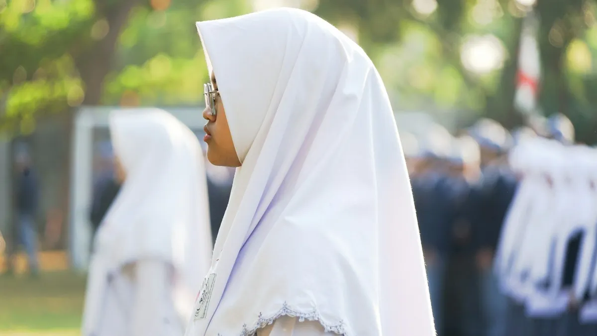 Pendidikan menjadi salah satu faktor dalam kesejahteraan masyarakat, termasuk di wilayah Provinsi DKI Jakarta.