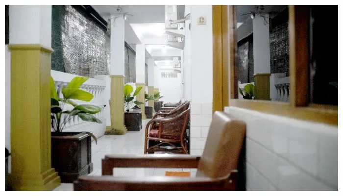 Penurunan ini mengindikasikan adanya perubahan dinamika dalam permintaan kamar di hotel berbintang di Ibu Kota.