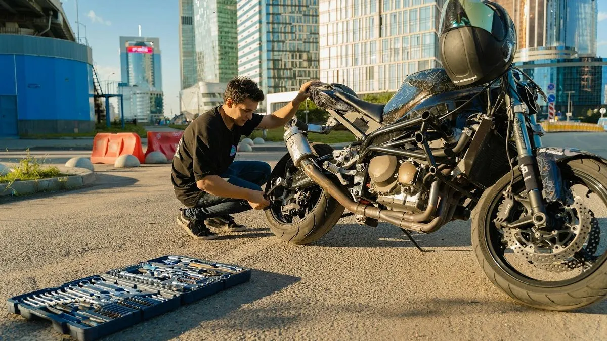 Risiko membeli motor bekas adalah kondisinya yang bisa saja sudah mengalami penurunan performa atau bahkan cacat tersembunyi.