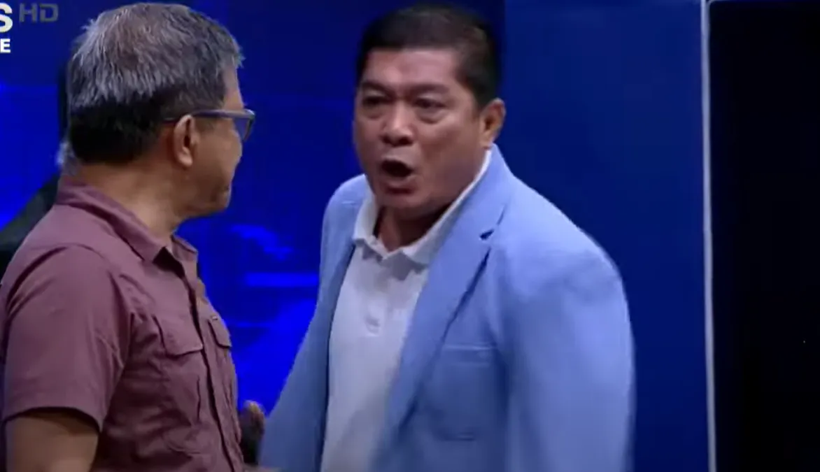 Silfester Matutina terekam dalam siaran langsung saat terbawa emosi dan mencaci maki Rocky Gerung. 