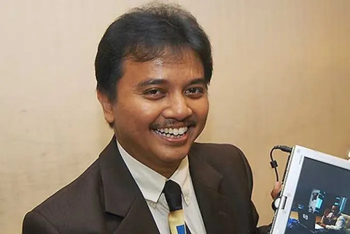 Pakar Telematika, Roy Suryo mencoba menelaah dan memberikan solusi cermat untuk mengungkap pemilik akun Fufufafa.