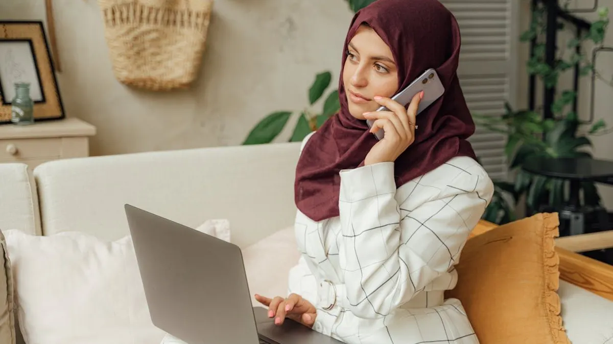 Saat ini beberapa perusahaan sengaja merekrut para pegawai baru dengan status freelance untuk bekerja secara remote.