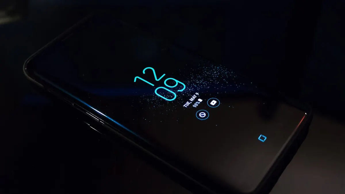 Saat ini hampir semua orang sudah memiliki handphone berbasis android atau IPhone. Pastikan kamu mengetahui 3 trik ini jika ingin awet.