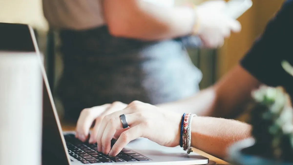 Salah satu cara membuat laptop lebih responsif berikutnya adalah dengan menonaktifkan aplikasi startup yang tidak diperlukan.