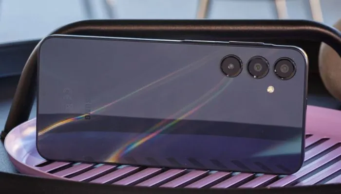 Menyasar segmen budget friendly, Samsung Galaxy A16 5G hadir dengan sejumlah fitur unggulan yang cukup mengesankan untuk kelas harganya.
