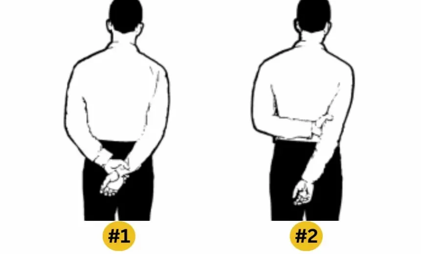 Apakah kamu menyilangkan tangan di belakang punggung atau memegang lengan lain di belakang punggung?