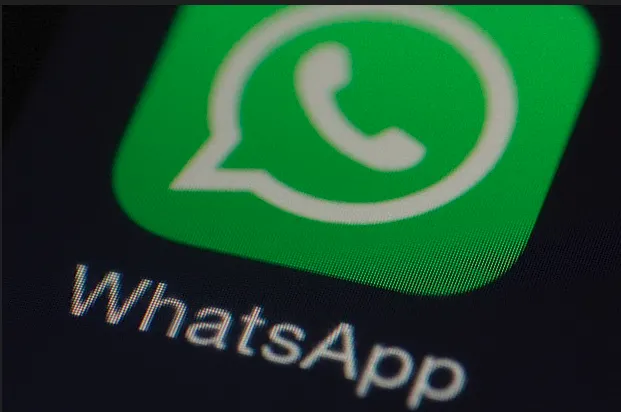 Fitur BaruMenyembunyikan Chat dengan Kode Rahasia