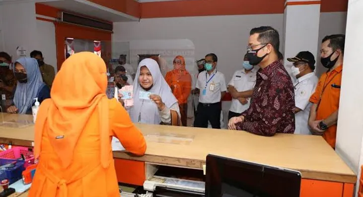 Illustrasi. Pencairan BLT Rp600 ribu kepada KPM