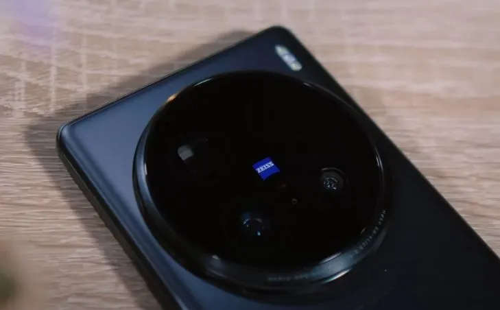 Vivo X100 Ultra dan Google Pixel 9 Pro muncul sebagai dua kandidat tangguh yang&nbsp;tawarkan teknologi kamera super canggih.