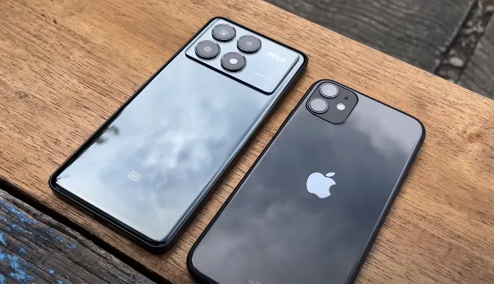 Hasil foto kamera utama Poco X6 Pro dan iPhone 11 secara umum cukup natural dengan rentang dinamis yang sama-sama luas.