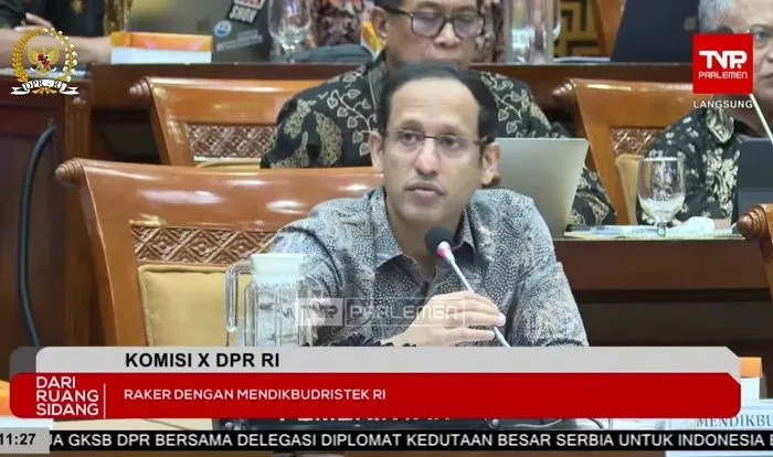 Nadiem Makarim pastikan pihaknya akan hentikan kenaikan UKT yang tak wajar.