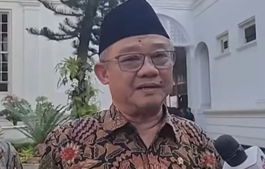 Mendikdasmen Abdul Mu&rsquo;ti mengatakan dalam rangka meningkatkan kesejahteraan guru SD dan SMP, akan menaikan gaji untuk para guru.