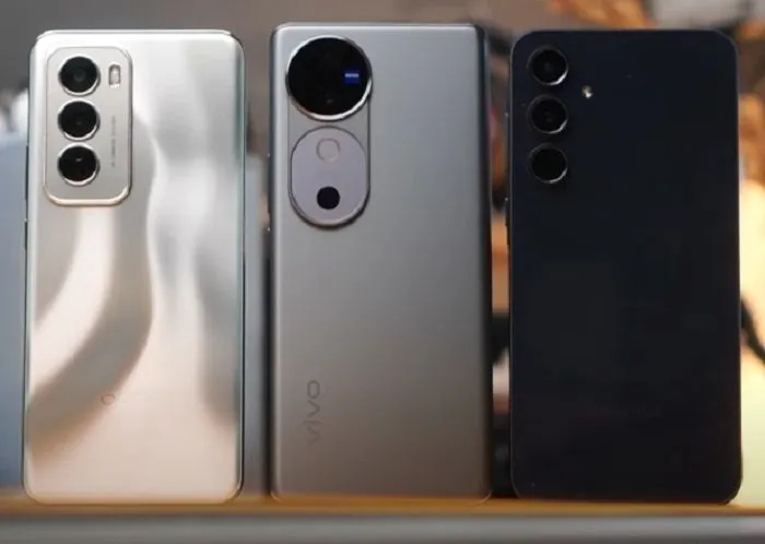 Di antara banyaknya pilihan, Vivo V40, OPPO Reno12, dan Samsung Galaxy A55 muncul sebagai tiga kandidat teratas pada segmen menengah.