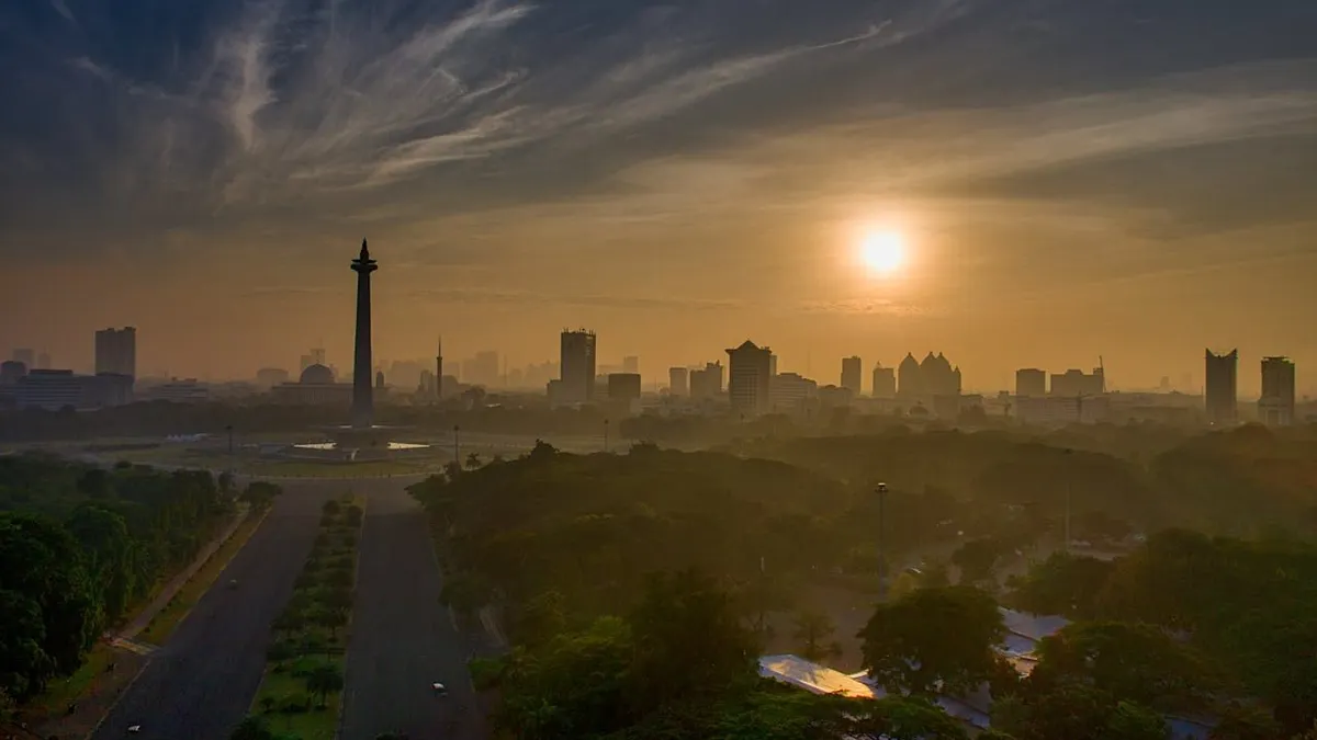 Monumen Nasional (Monas) | Sebab terkenal, ketiga objek wisata unggulan Jakarta ini setiap harinya selalu dipenuhi oleh pengunjung dari berbagai usia.