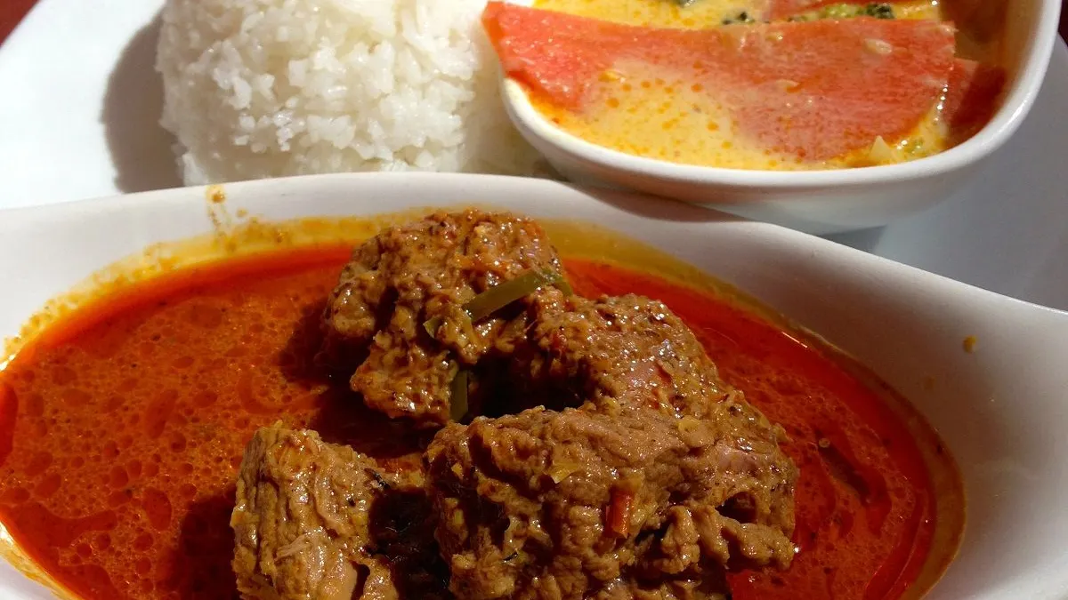 Siapa yang tidak suka dengan masakan Padang Di Jakarta banyak terdapat rumah makan Padang yang jadi favorit, loh!