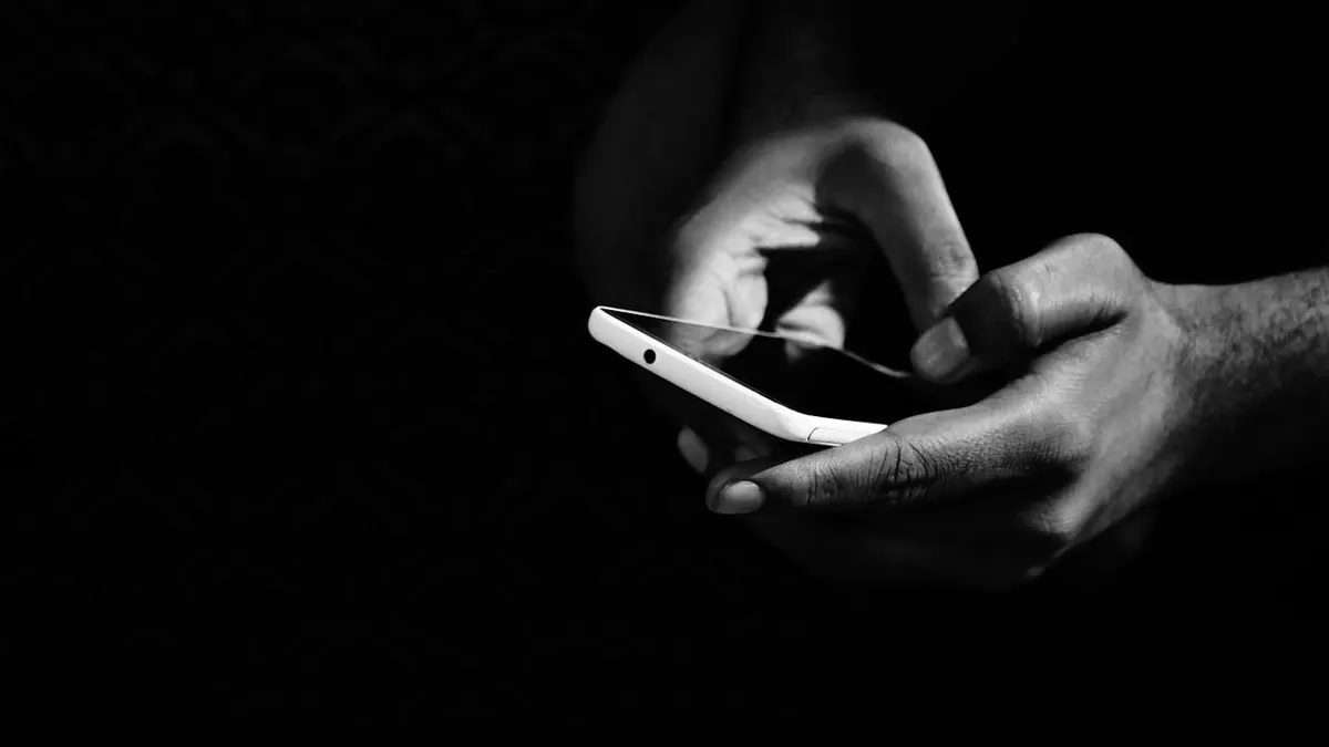 Berikut 5 tips penting untuk membeli iPhone second atau bekas. IPhone kerap dianggap sebagai HP dengan prestige tersendiri.