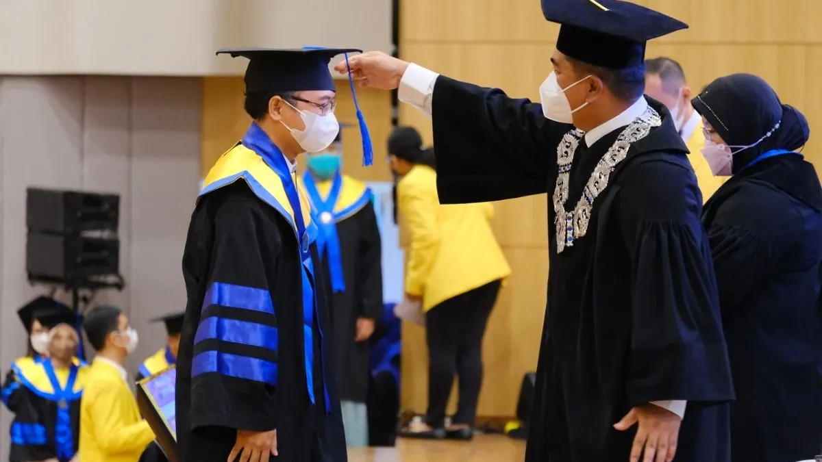 Tidak heran jika lulusan UI memiliki jenjang karier terbaik dan dapat bekerja di perusahaan level Nasional hingga Mancanegara.