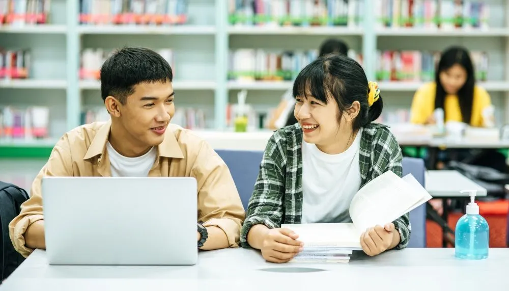 Umumnya orang dengan kepribadian ini mudah berbaur seperti ekstrovert, tetapi juga senang untuk menyendiri seperti introvert.